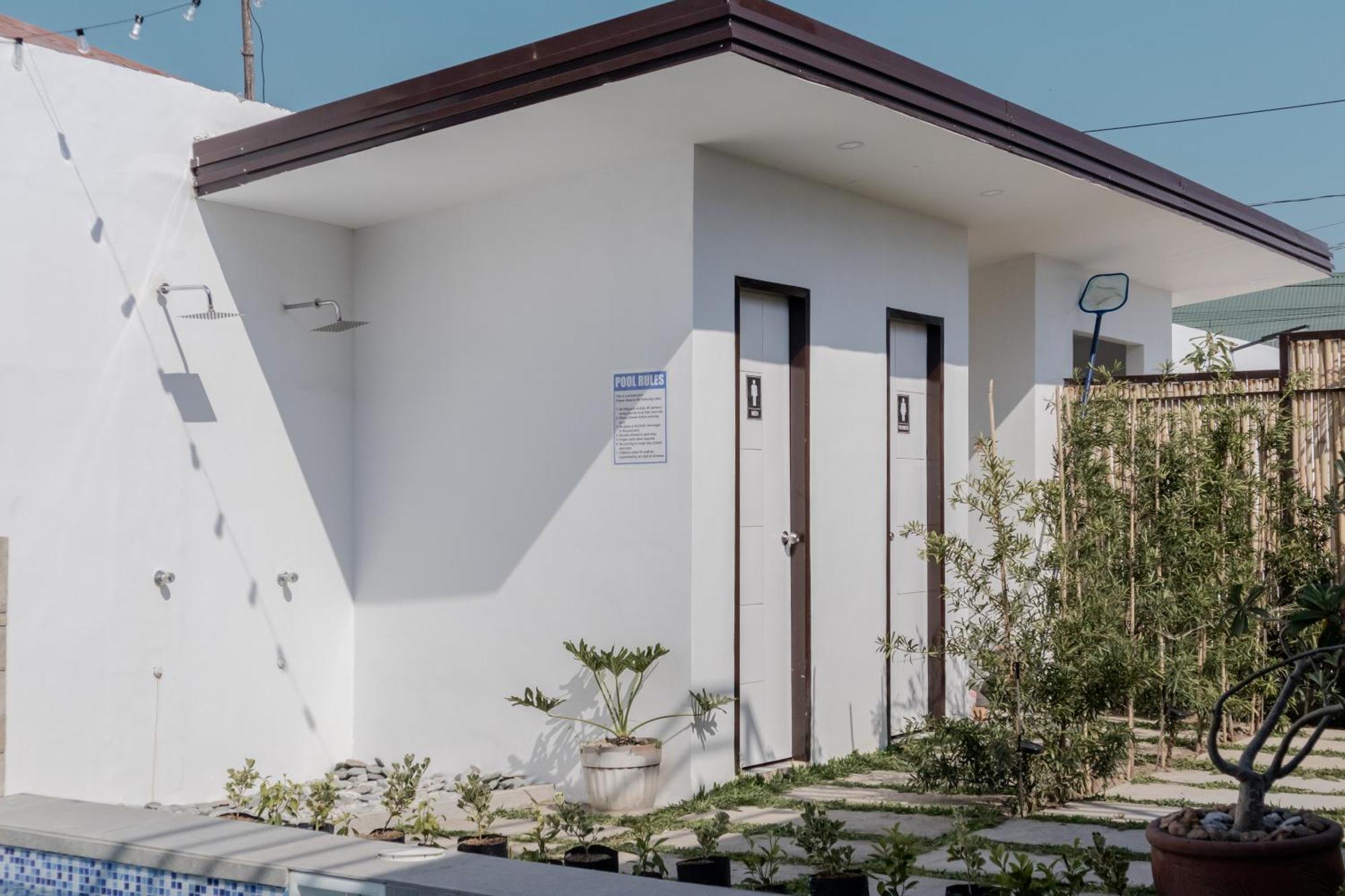 A Poolside Cafe Resort Magalang Exterior foto
