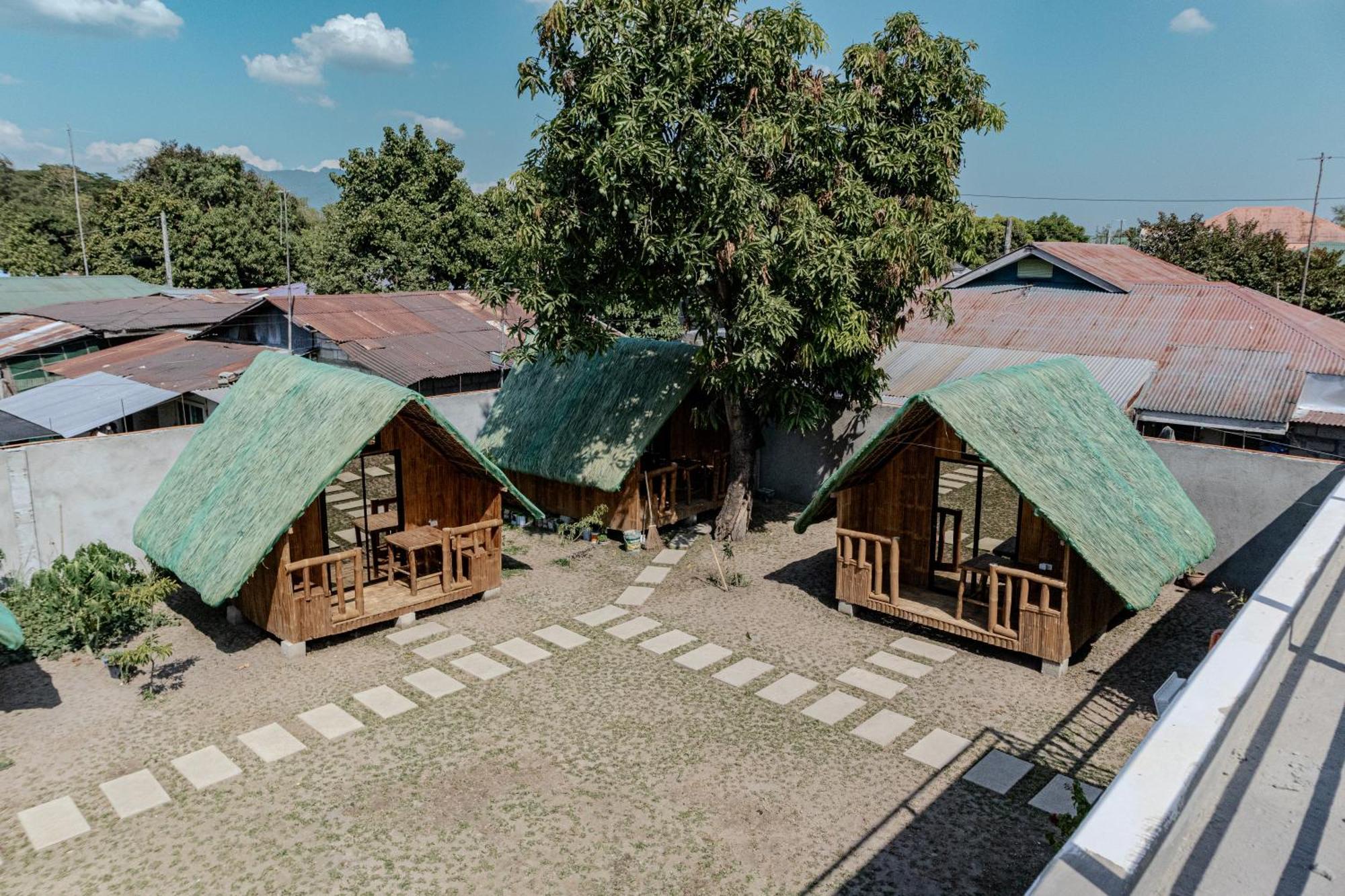 A Poolside Cafe Resort Magalang Exterior foto