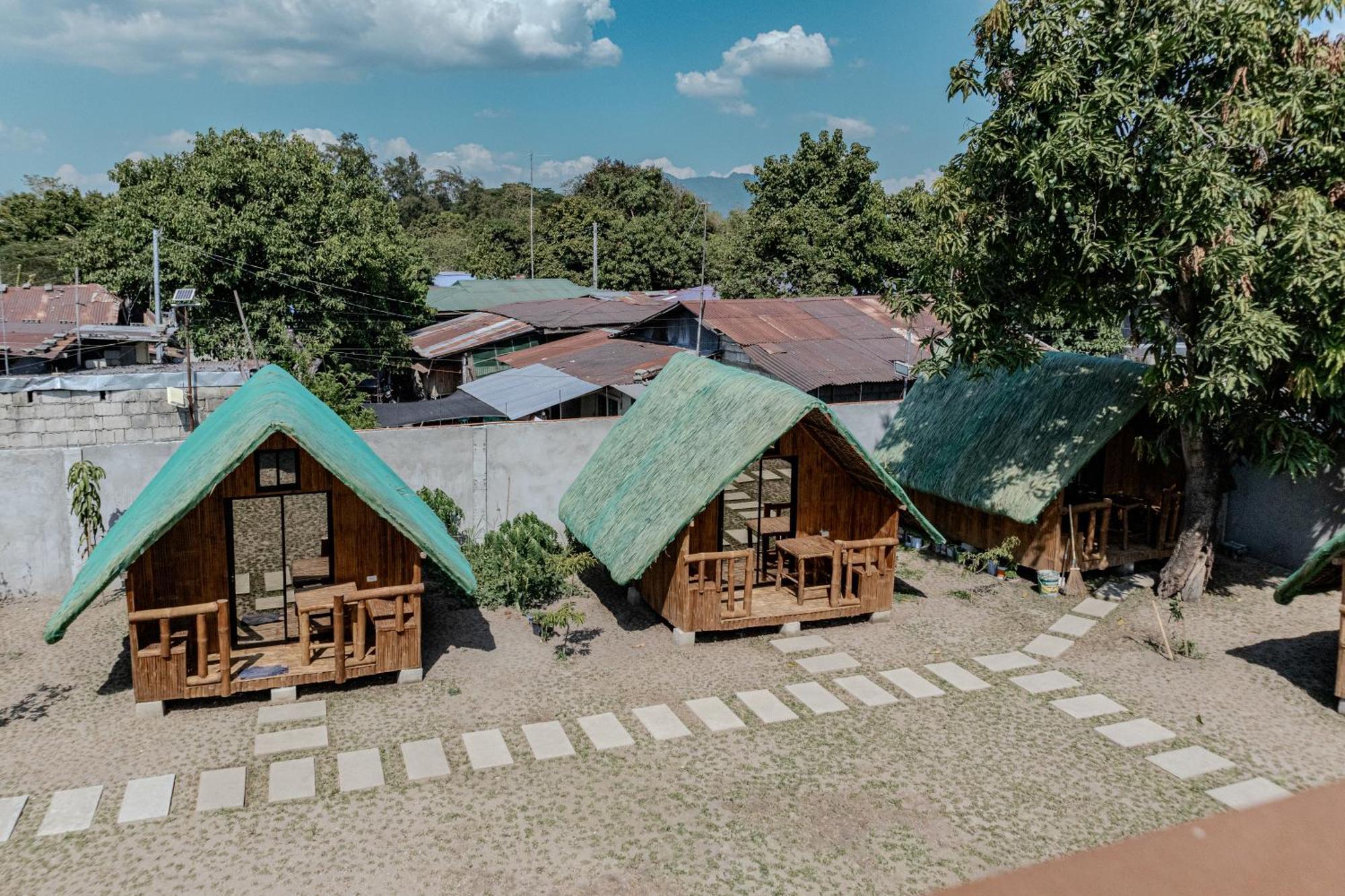A Poolside Cafe Resort Magalang Exterior foto