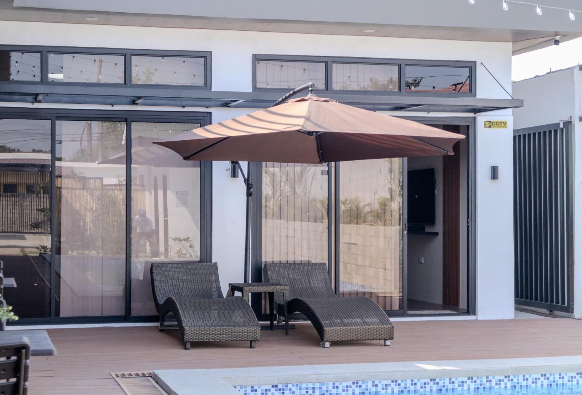 A Poolside Cafe Resort Magalang Exterior foto